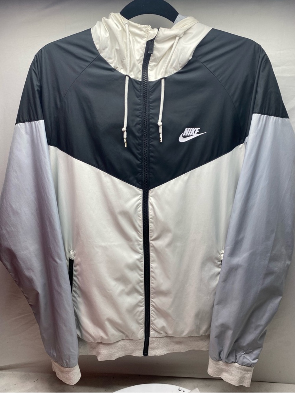Nike Windrunner Jacket Mens Sz M Gray Black White Hooded Full Zip 727324-101